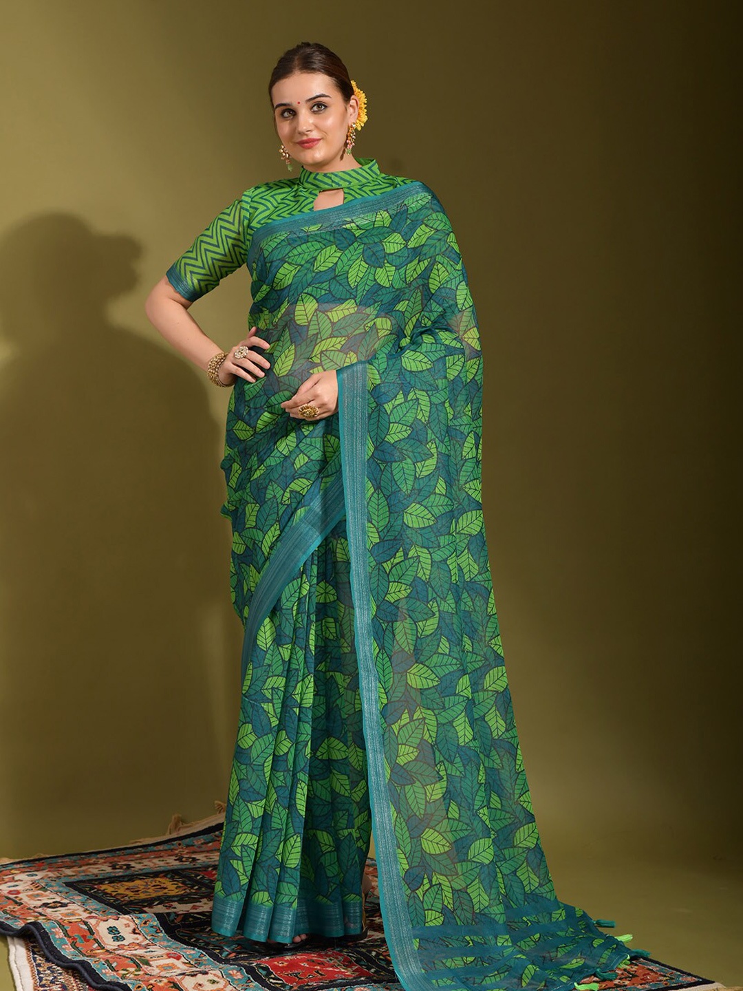 

ODETTE Green & Blue Floral Zari Linen Blend Saree