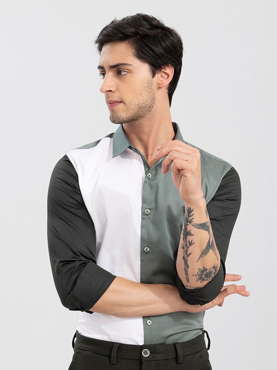 

Snitch Men Slim Fit Colourblocked Casual Cotton Shirt, Green