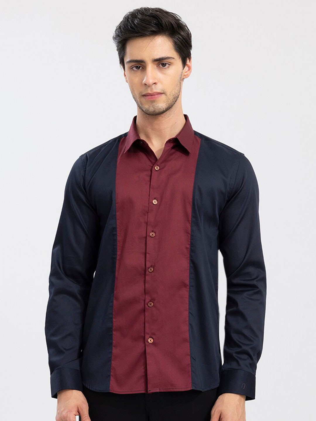 

Snitch Men Slim Fit Colourblocked Cotton Casual Shirt, Navy blue