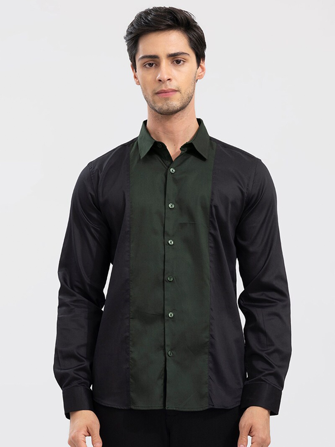 

Snitch Men Colourblocked Slim Fit Casual Cotton Shirt, Black