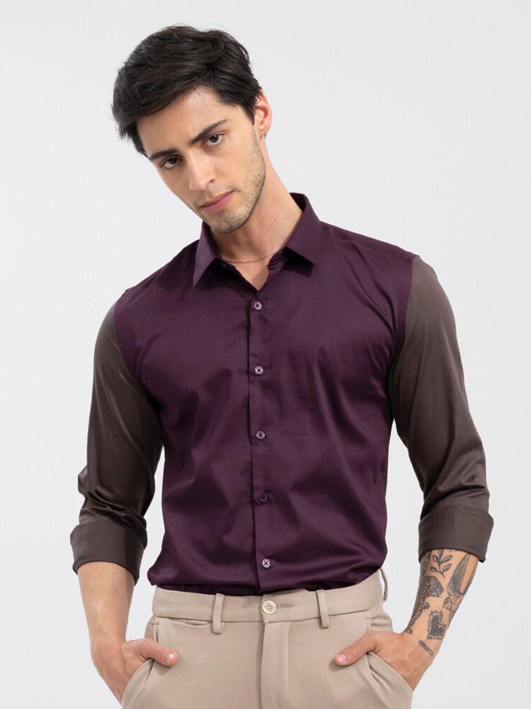 

Snitch Men Colourblocked Slim Fit Casual Cotton Shirt, Maroon