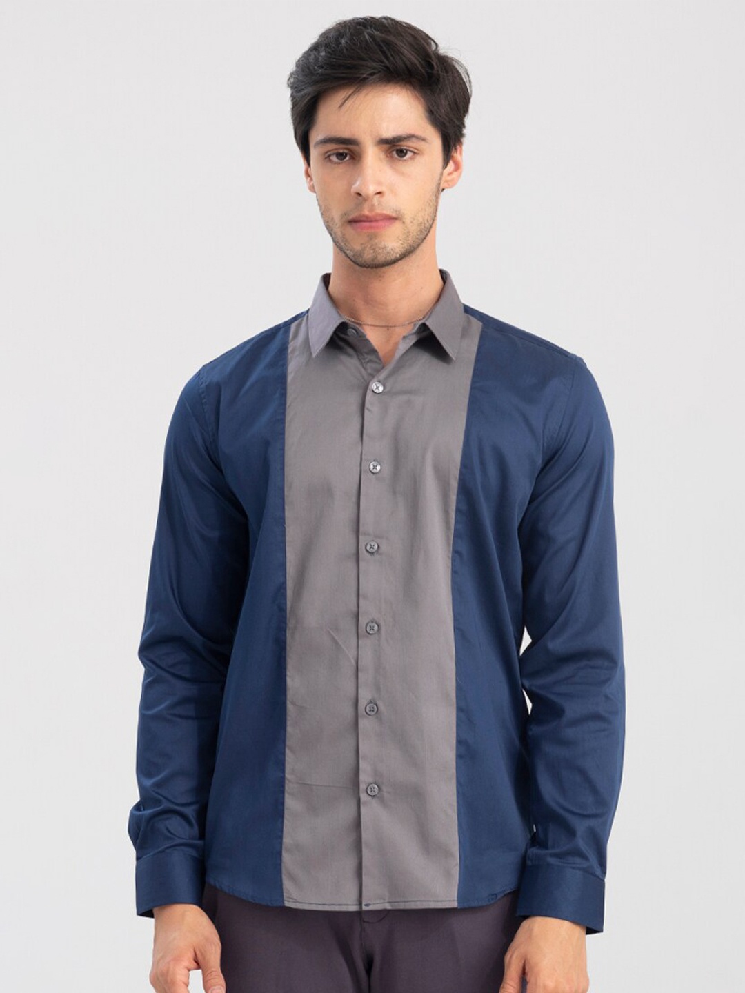 

Snitch Men Slim Fit Colourblocked Casual Cotton Shirt, Navy blue