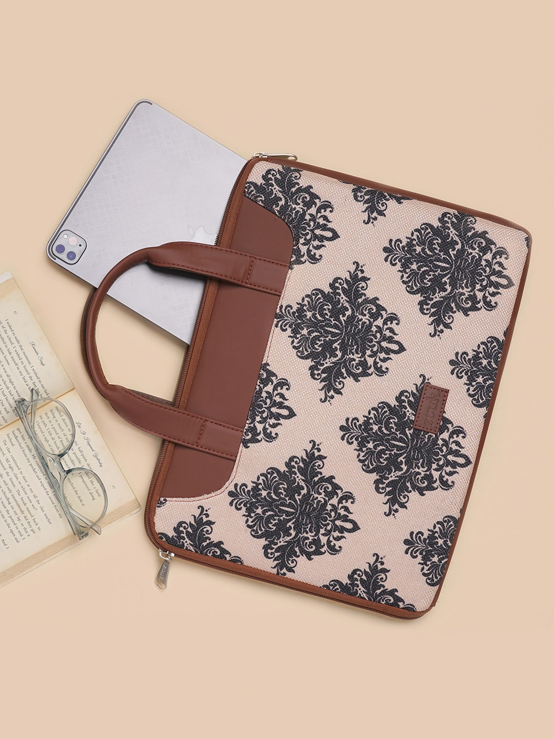 

ZOUK Women Beige & Black Printed Jute Laptop Sleeve