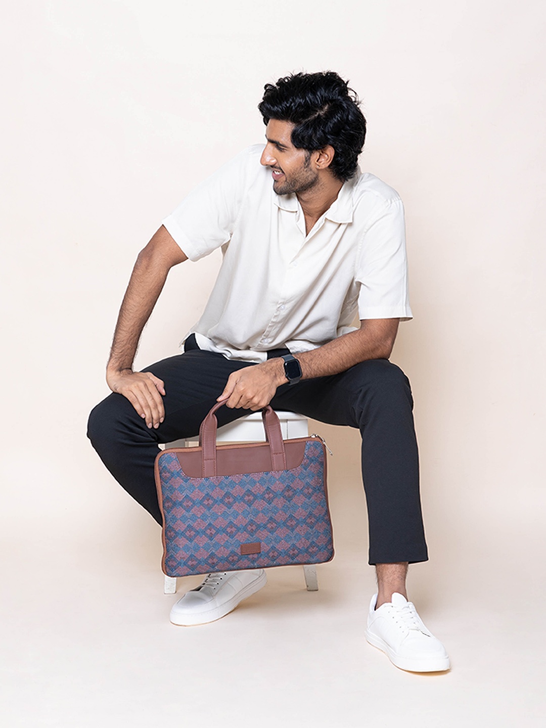

ZOUK Men Blue & Brown Printed Jute Laptop Sleeve