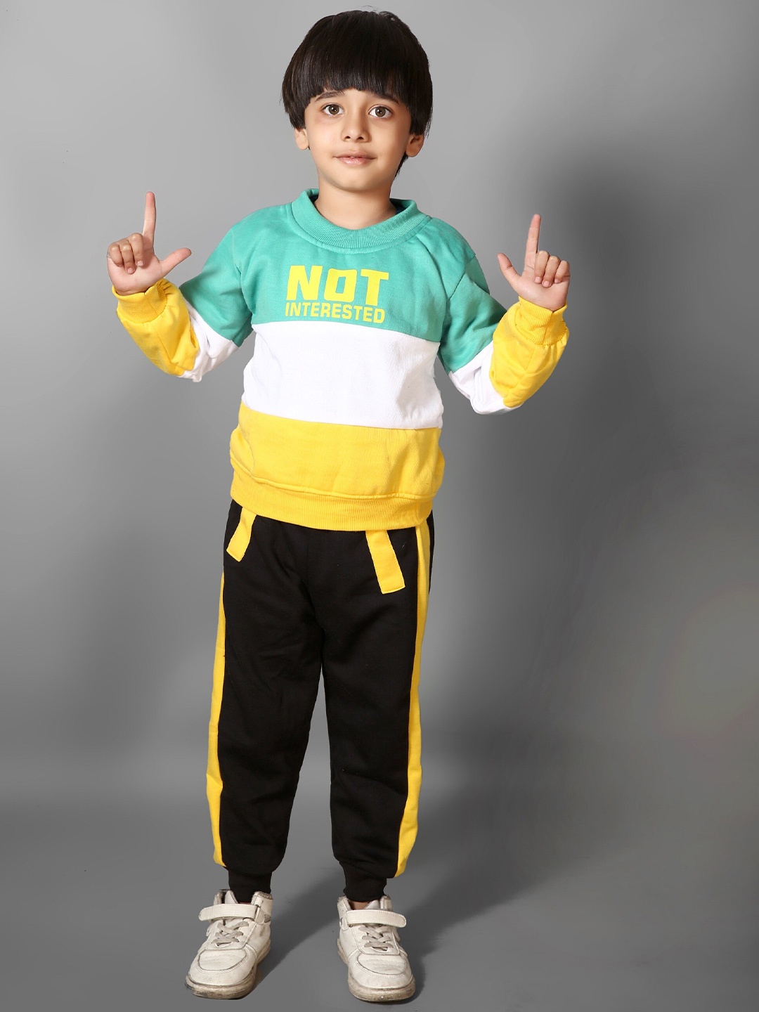 

Ameeha Kids Colourblocked T-shirt with Trousers, Green