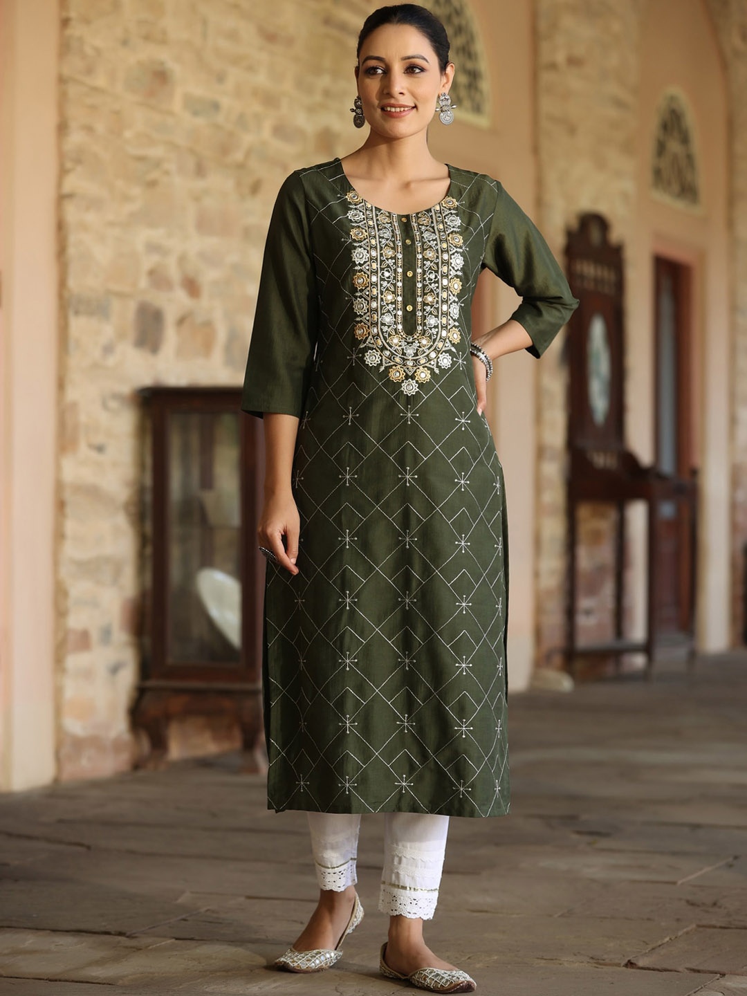 

Juniper Round Neck Geometric Printed Thread Work Floral Silk Kurta, Green