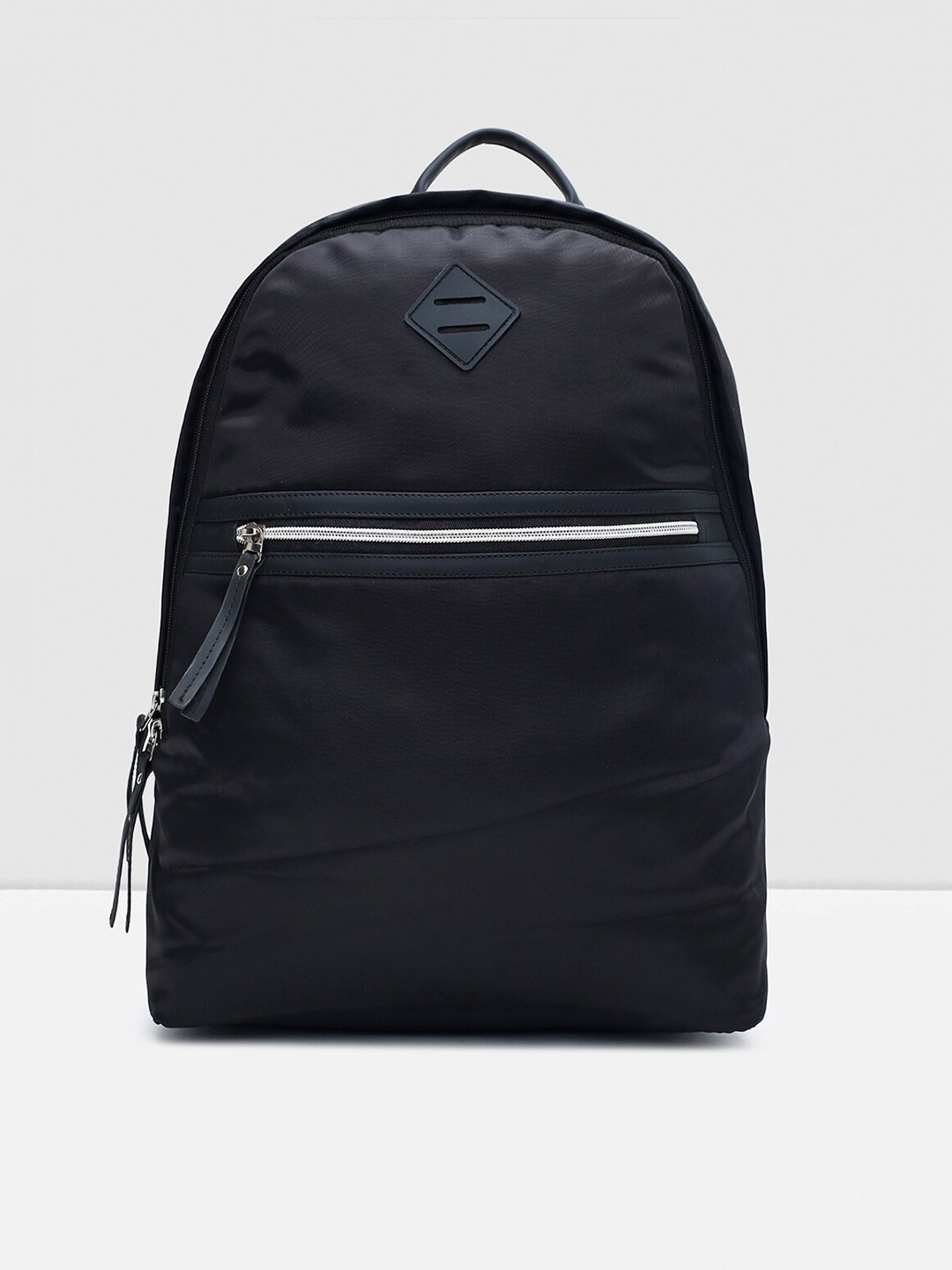 

max Men Ergonomic Shoulder Straps Regular Backpack, Black