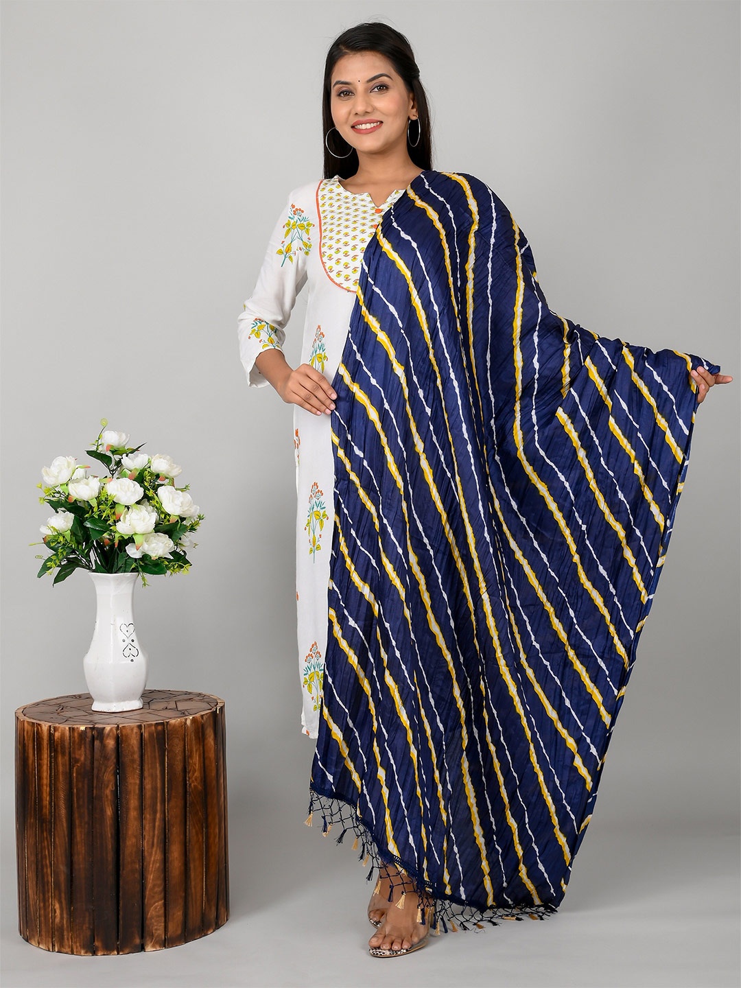 

Kesarya Striped Pure Silk Leheriya Dupatta, Navy blue