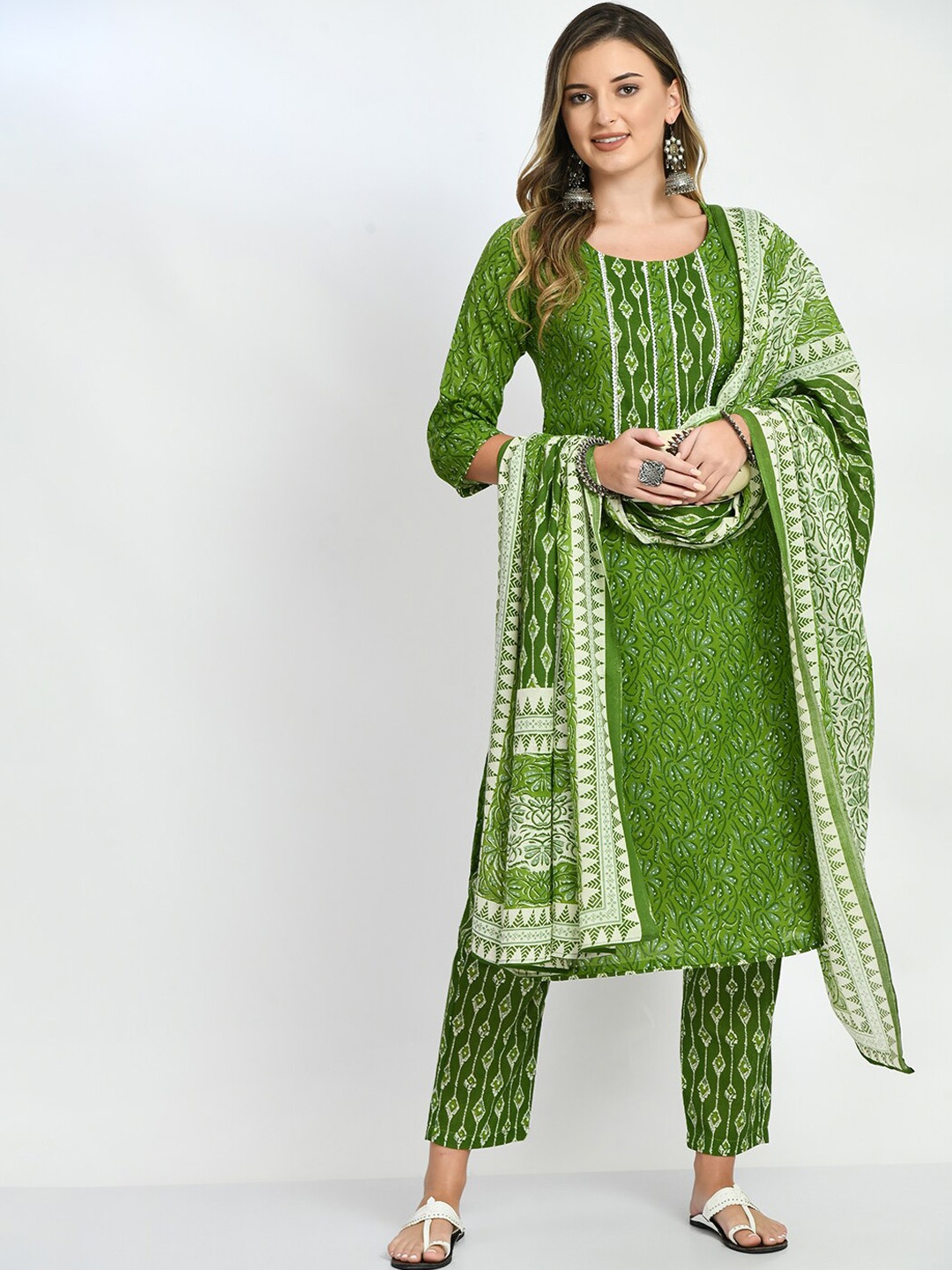

Akshatani Women Ethnic Motifs Printed Pure Cotton Kurta with Trousers & Dupatta, Green