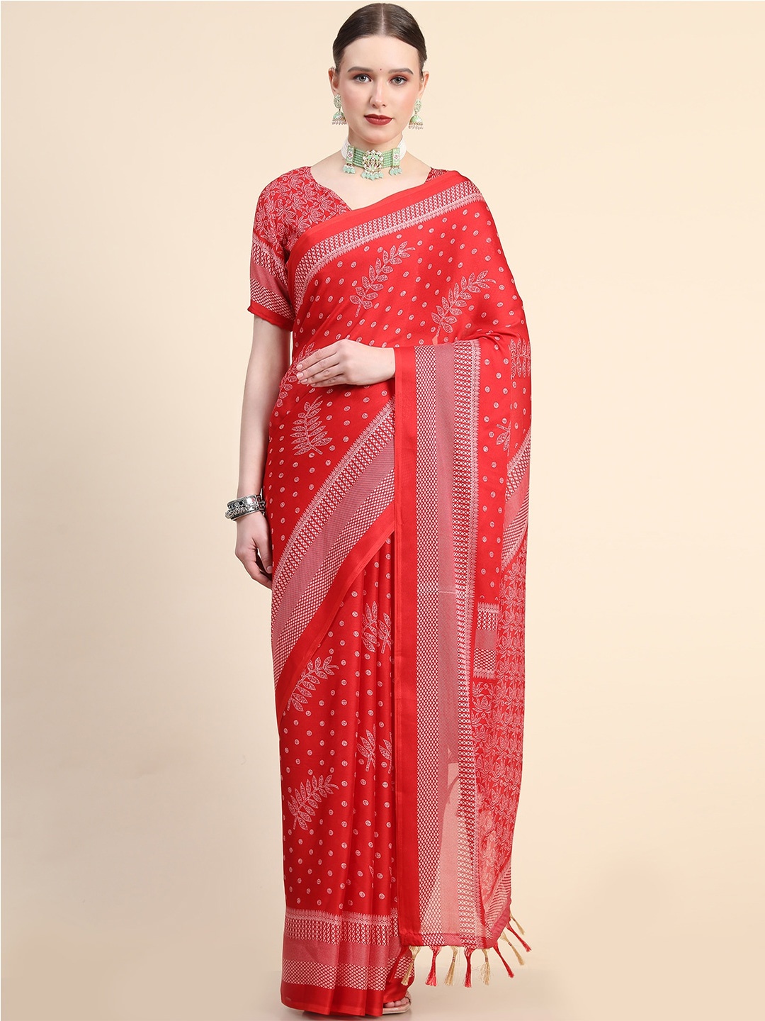 

Leeza Store Floral Printed Saree, Red
