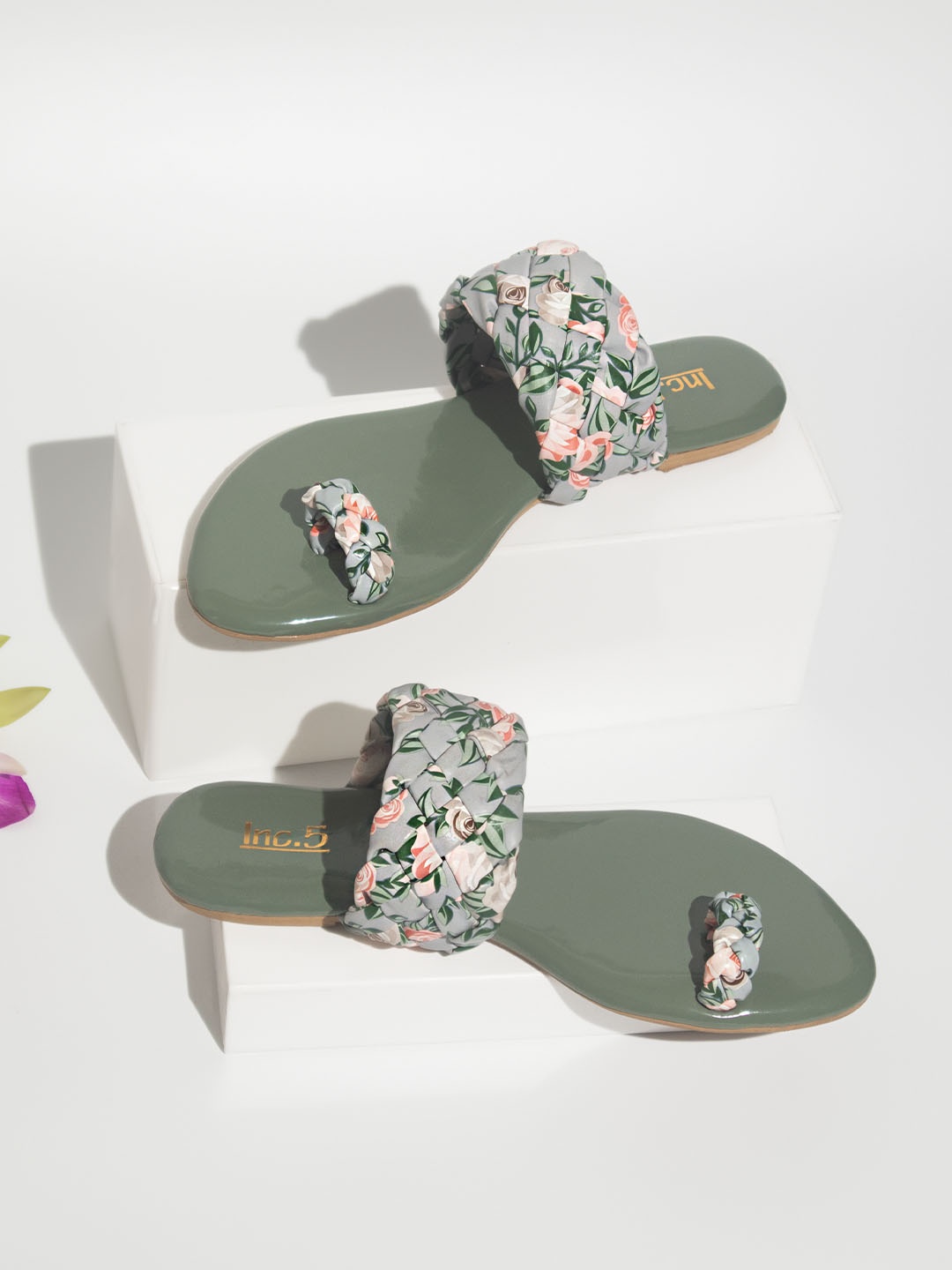 

Inc 5 Women Printed One Toe Flats, Green