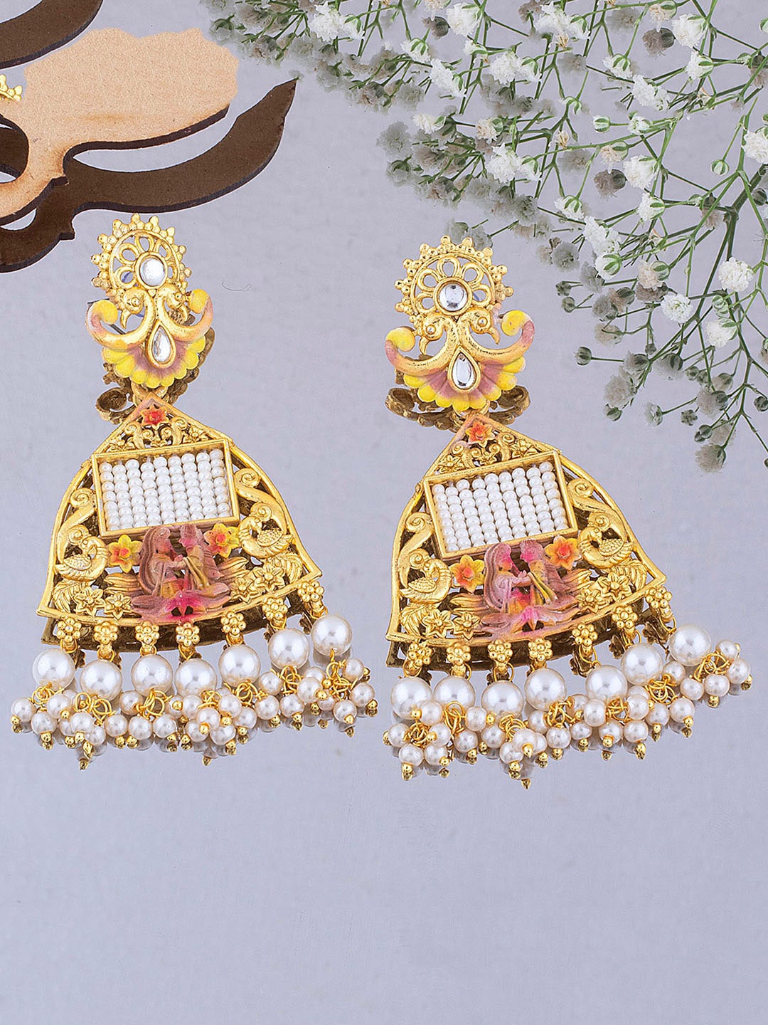 

Alamod Gold-Plated Kundan Studded & Beaded Classic Chandbalis, White