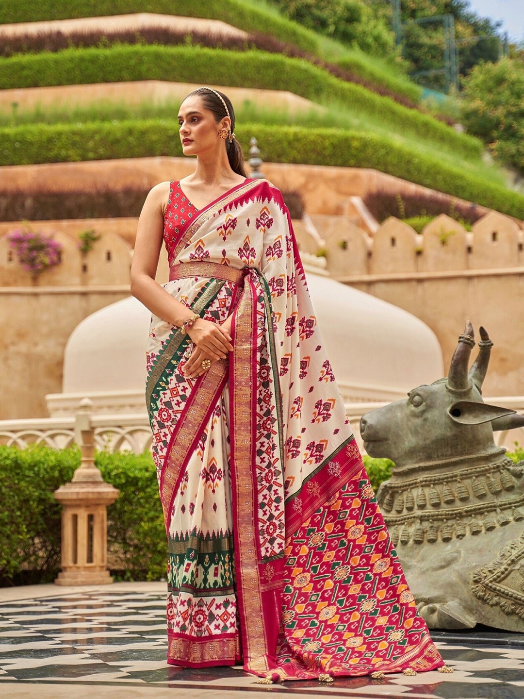 

Mitera Ethnic Motifs Printed Zari Banarasi Saree, Beige