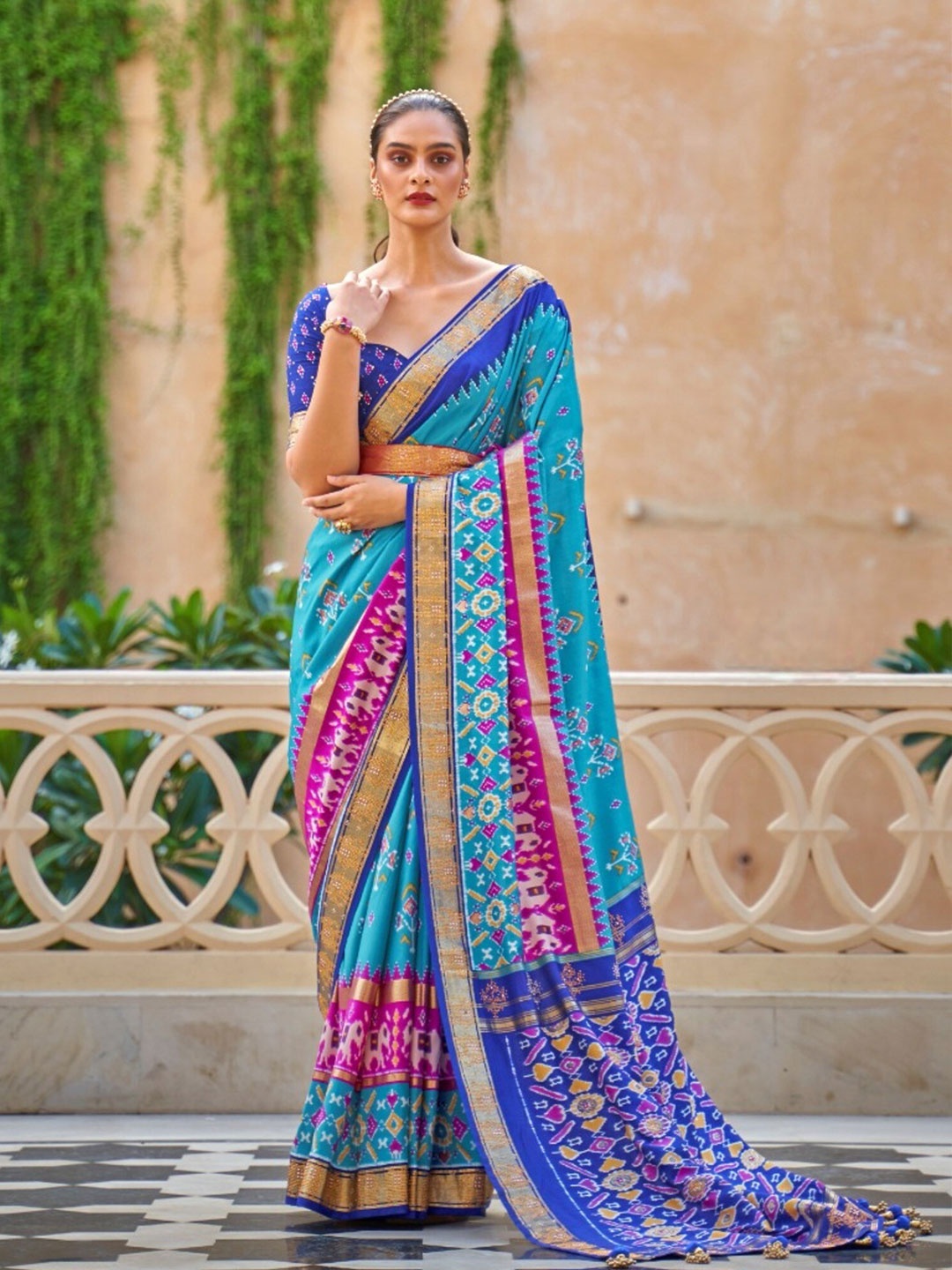 

Mitera Ethnic Motifs Zari Banarasi Saree, Blue