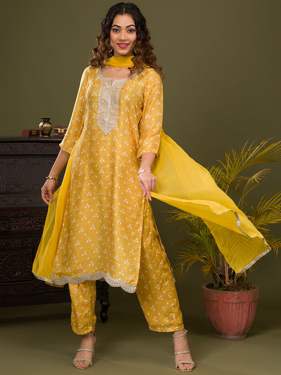 

Koskii Women Bandhani Printed Gotta Patti Kurta with Trousers & With Dupatta, Yellow