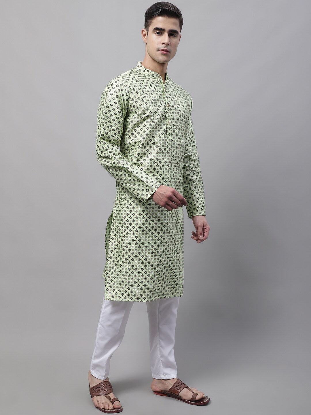 

Jompers Men Green Printed Kurta with Pyjamas