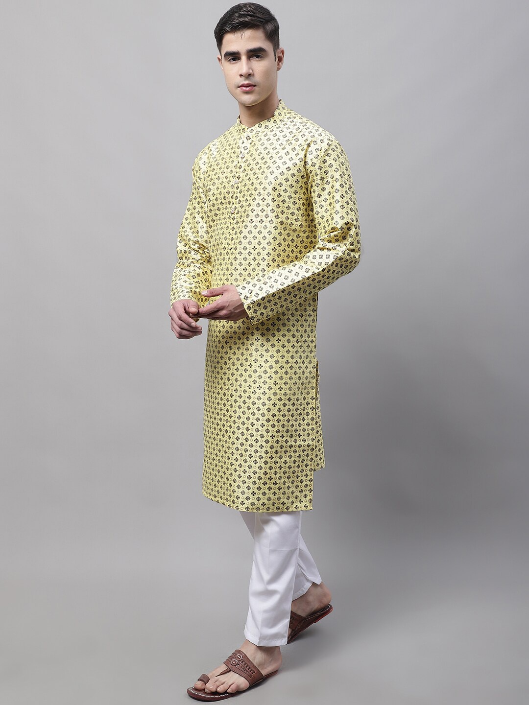 

Jompers Men Printed Kurta With Pyjamas, Yellow