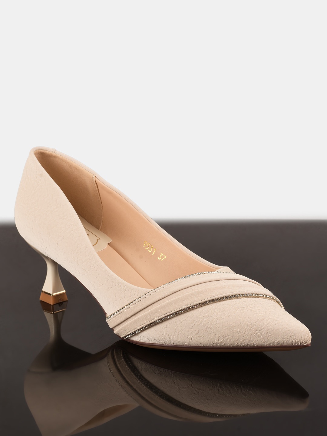 

BuckleUp Women Kitten Pumps, Peach