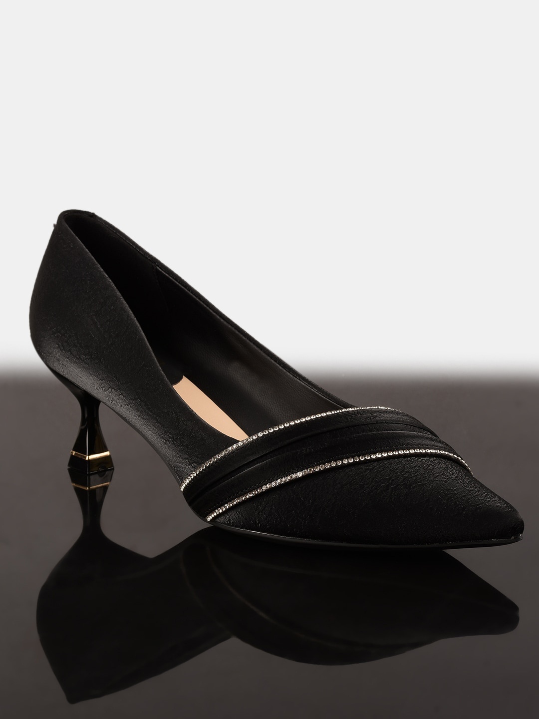 

BuckleUp Women Textured Kitten Pumps, Black