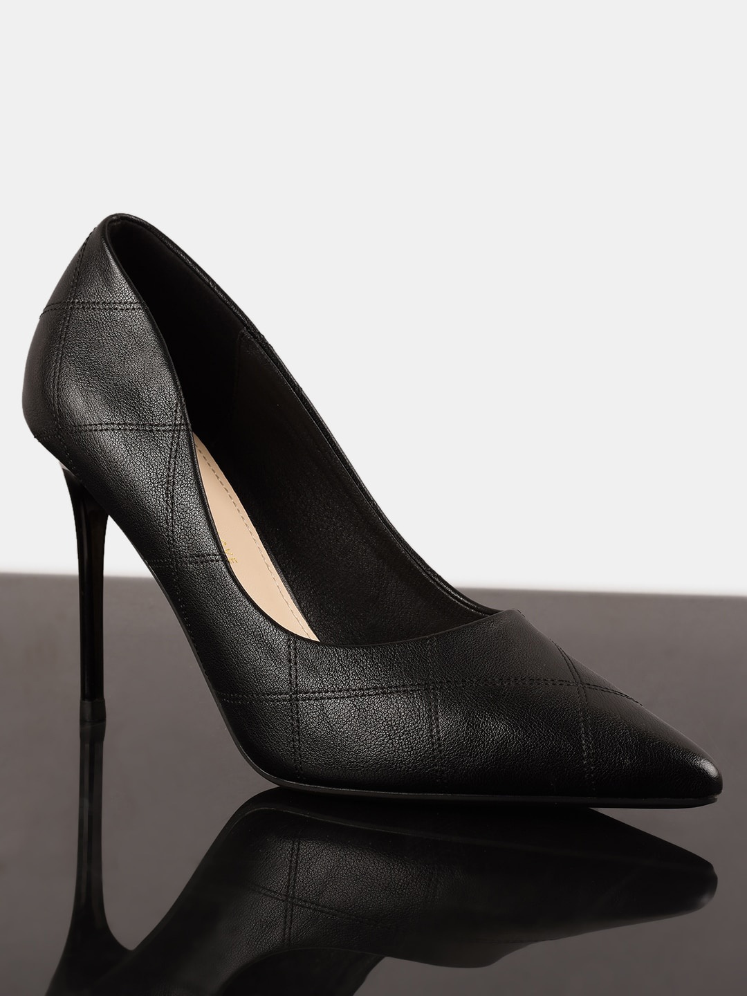 

BuckleUp Women Textured Kitten Pumps, Black