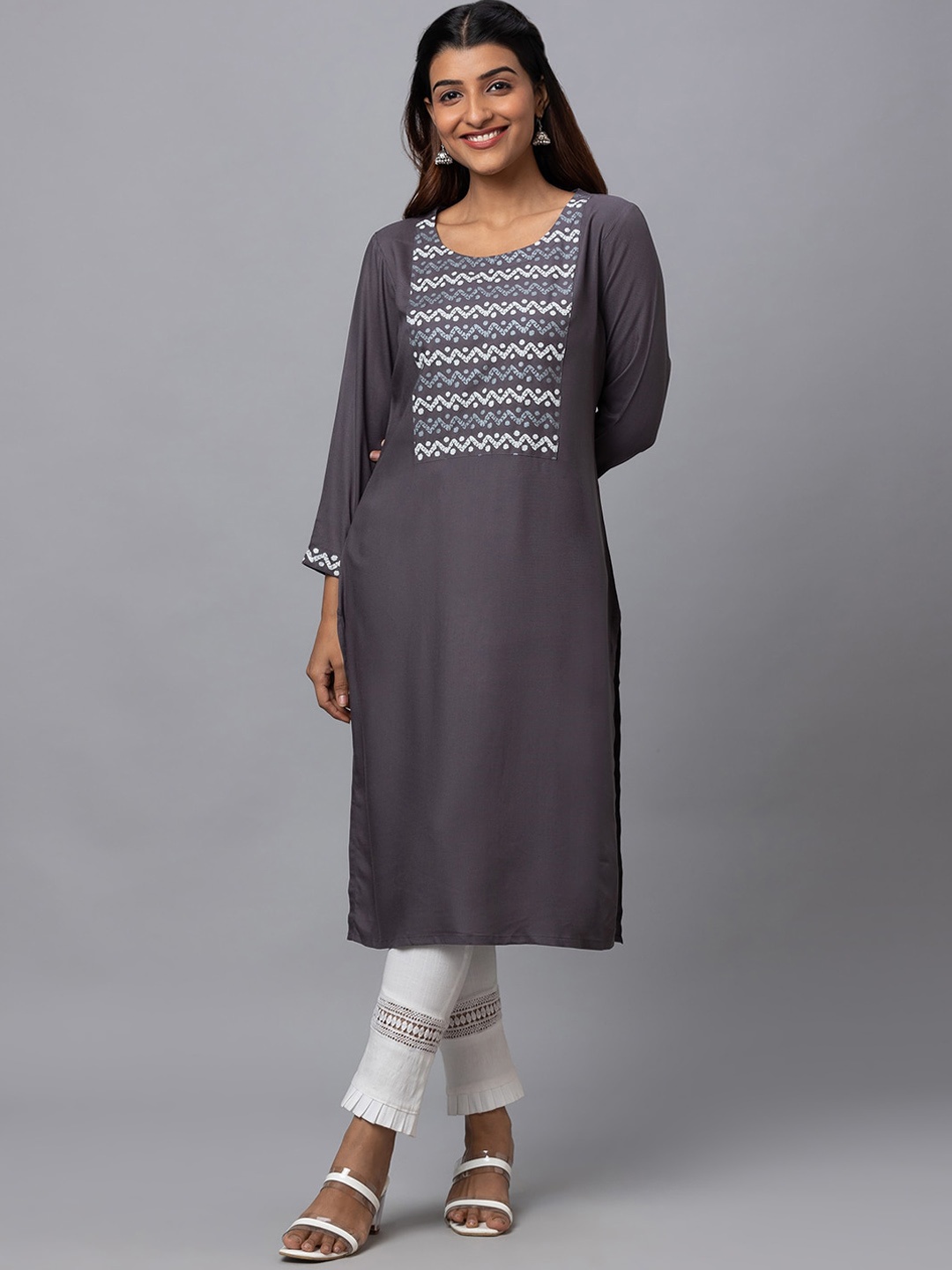 

Globus Women Geometric Yoke Design Kurta, Grey