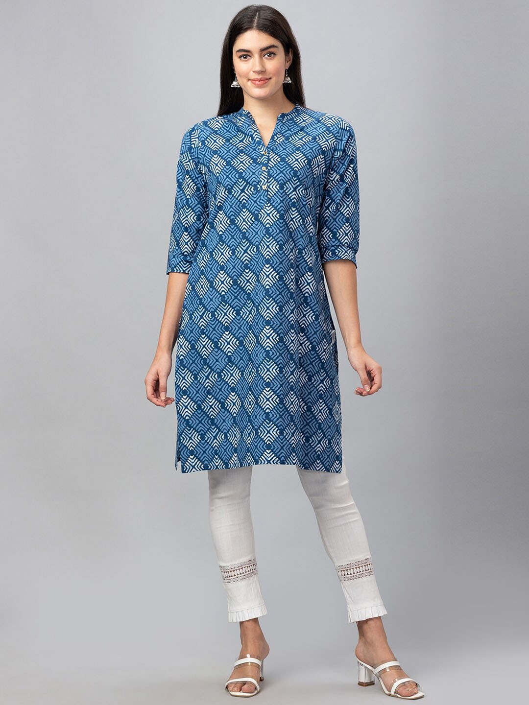 

Globus Women Geometric Printed Pure Cotton Kurta, Navy blue