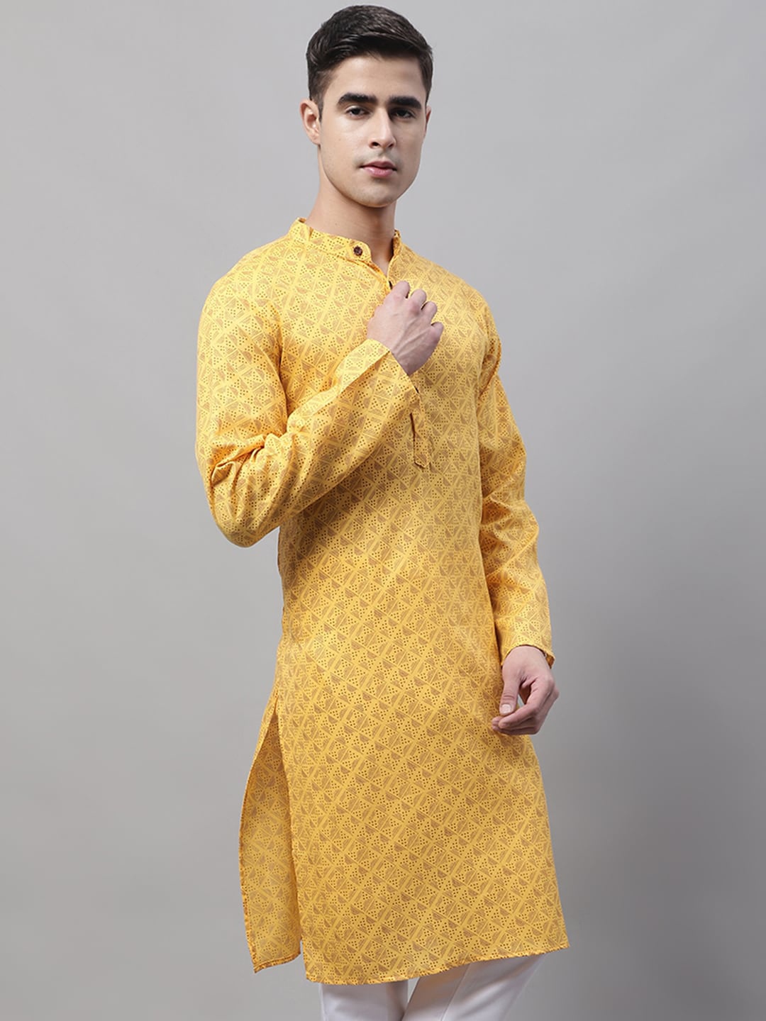 

Jompers Men Geometric Printed Pure Cotton Kurta, Yellow