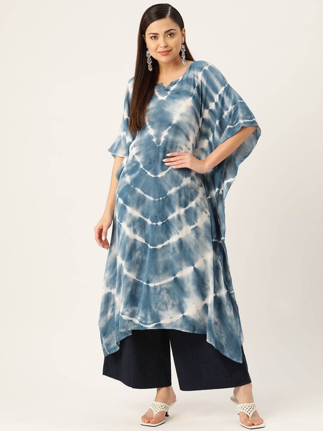 

Maaesa Bandhani Dyed Flared Sleeves Crepe Kaftan Kurta, Blue