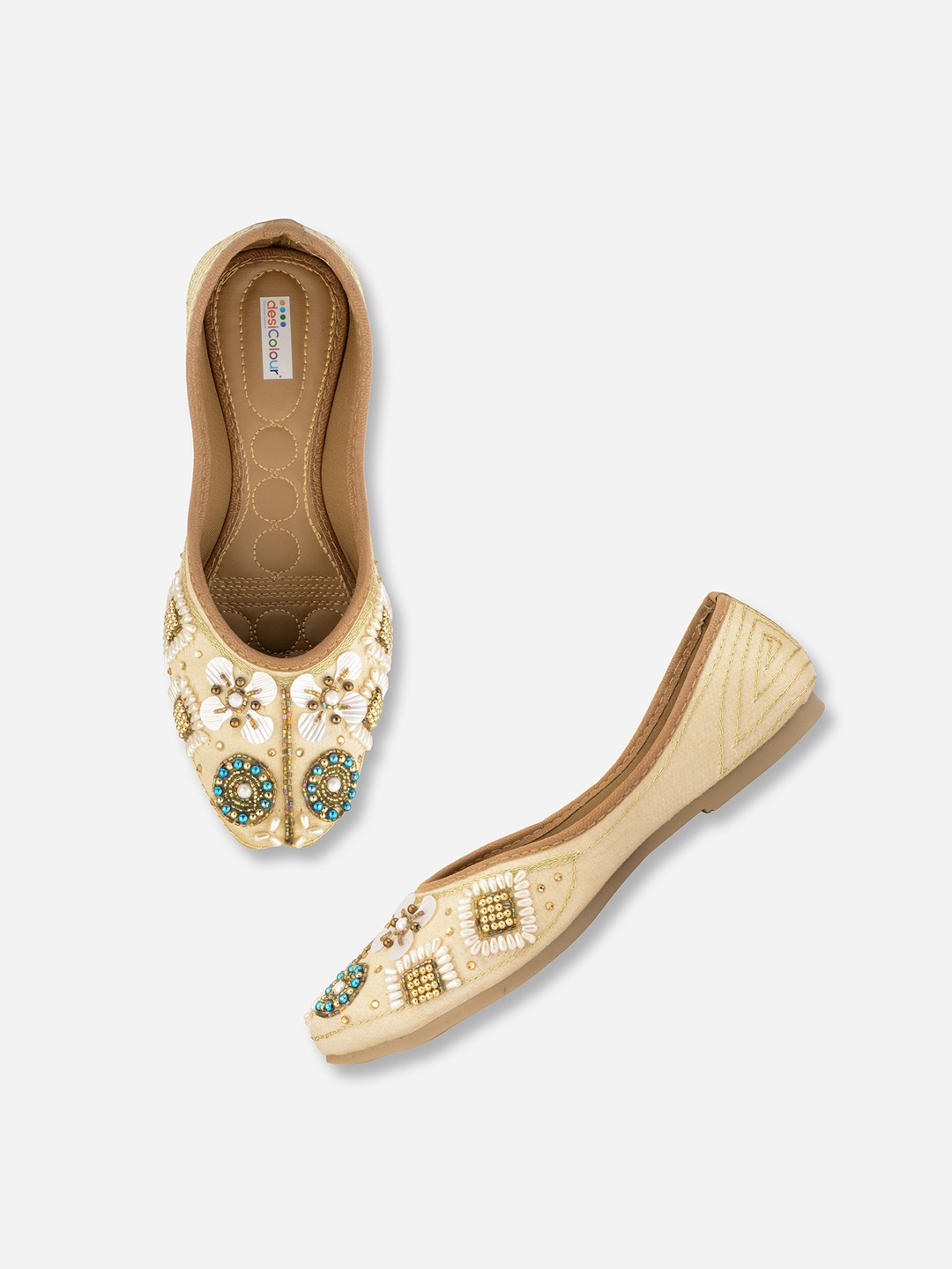 

DESI COLOUR Women Embellished Ethnic Mojaris, Off white