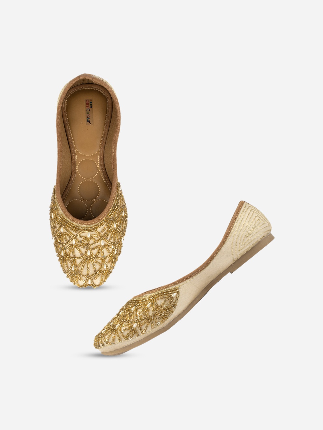 

DESI COLOUR Women Ethnic Embellished Mojaris, Beige