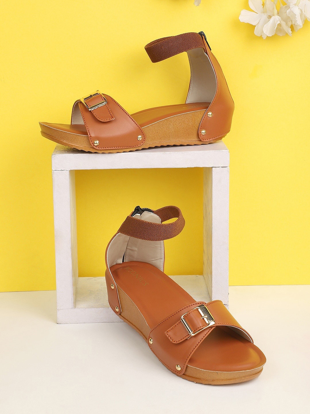 

ICONICS Open Toes Flatform with Buckles, Brown