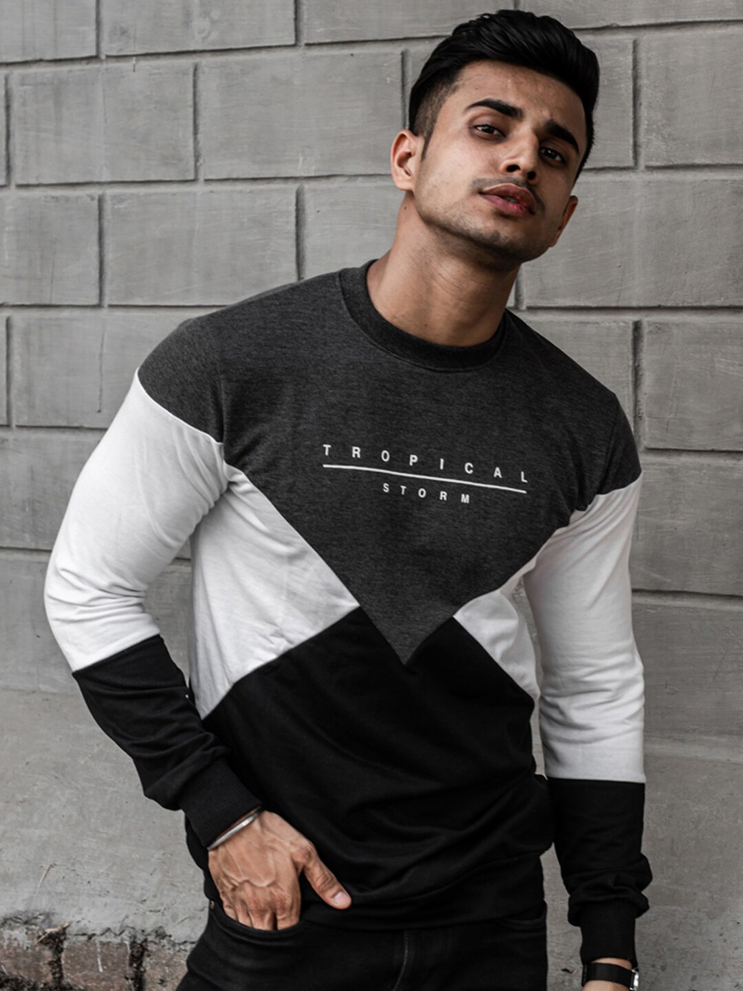 

Powerlook Men Colourblocked T-shirt, Grey