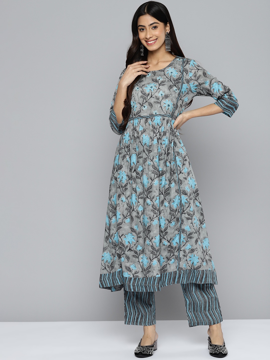 

HERE&NOW Floral Printed Mirror Work Pure Cotton Kurta with Palazzos, Grey