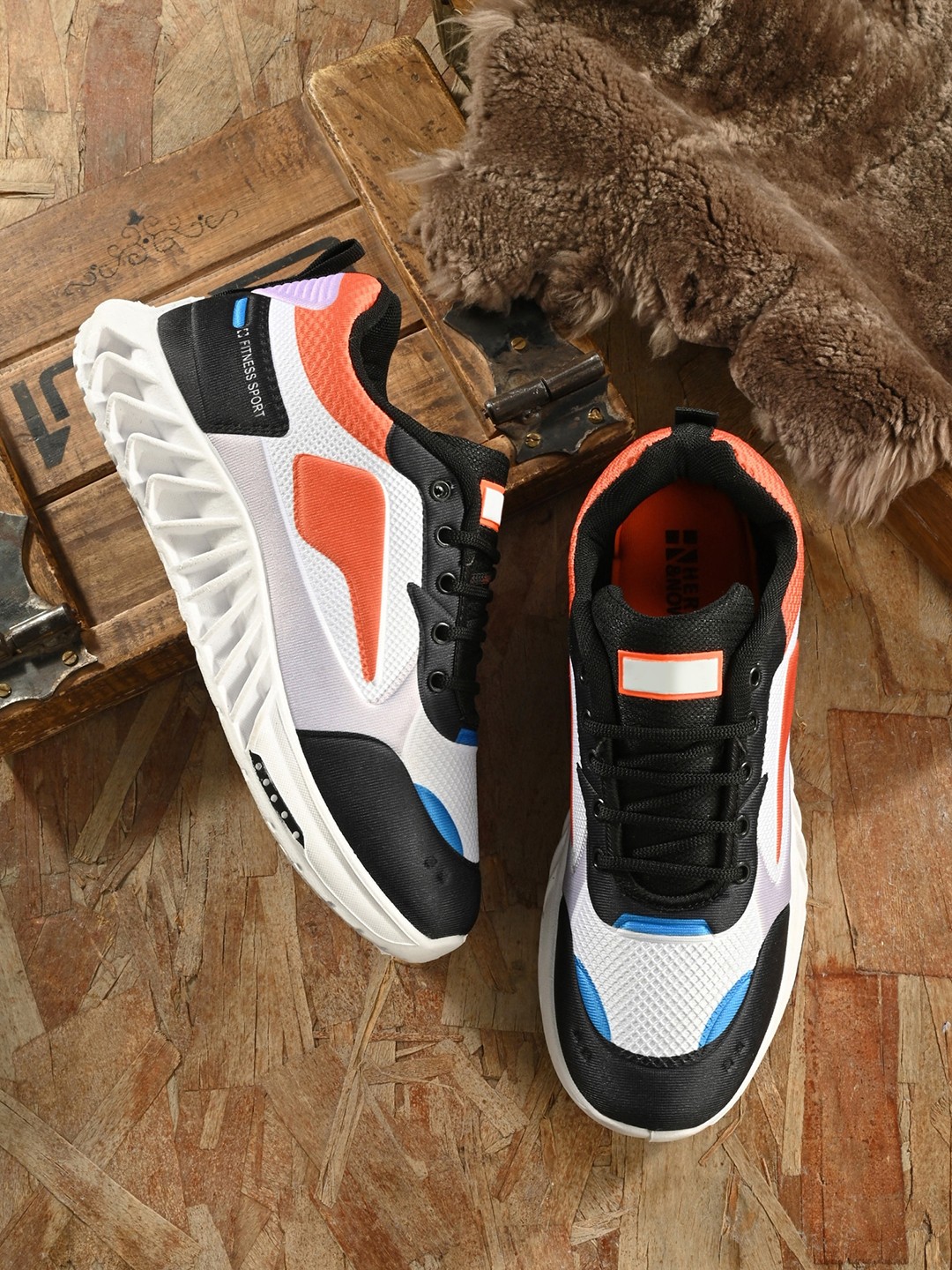 

HERE&NOW Men Colourblocked Sneakers, White