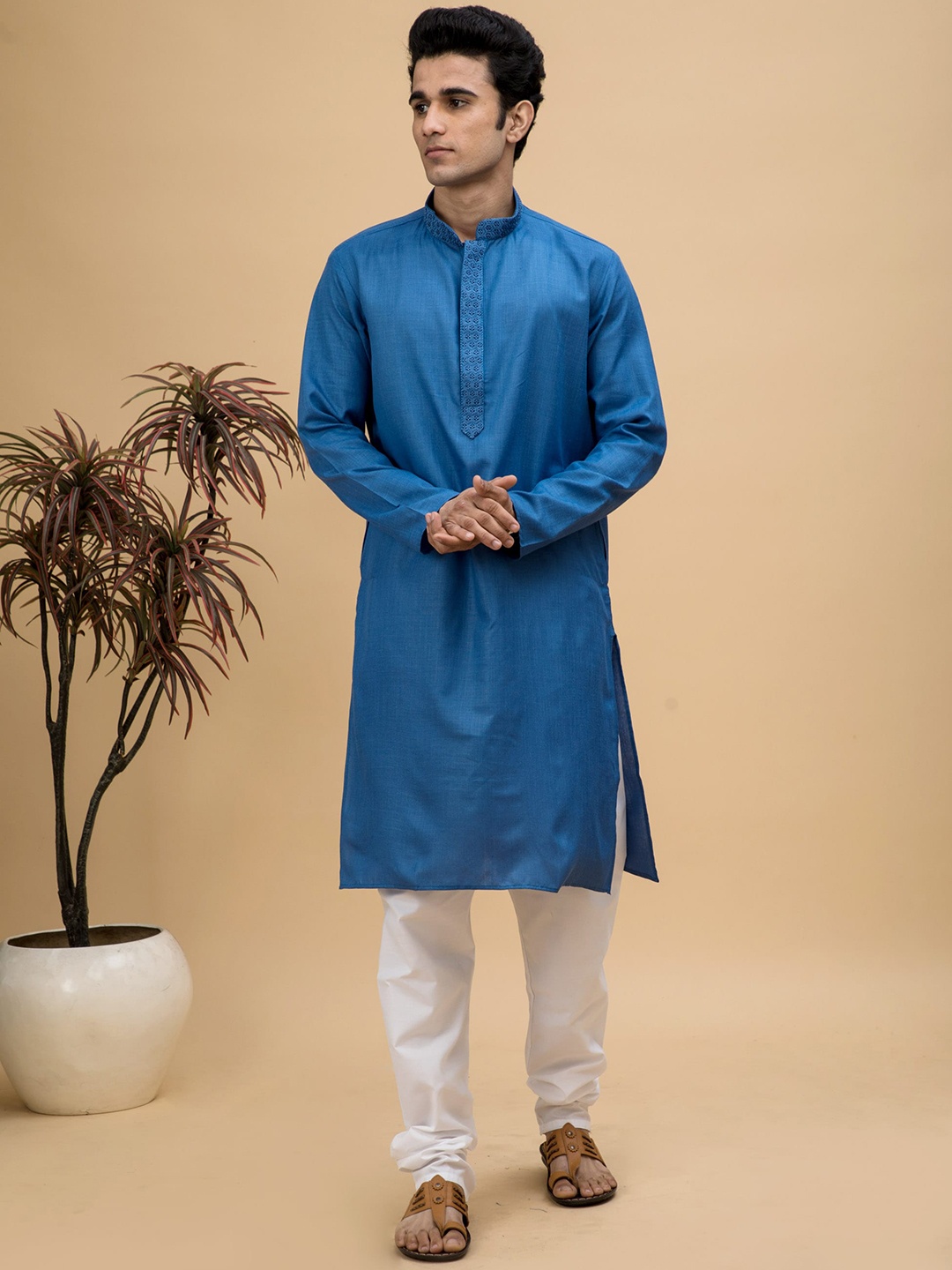 

NEUDIS Men Pure Cotton Kurta with Churidar, Blue
