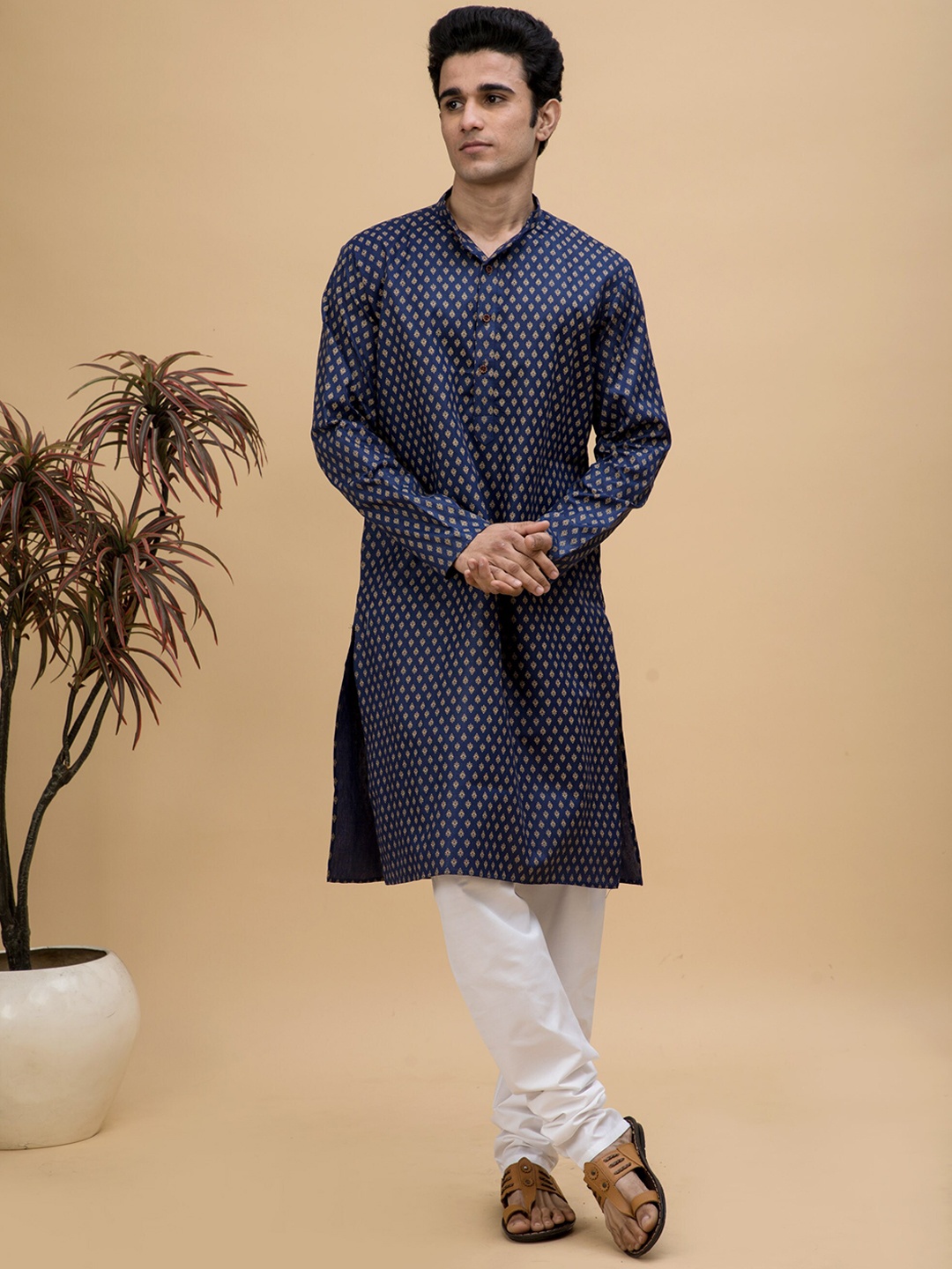 

NEUDIS Men Ethnic Motifs Printed Pure Cotton Kurta with Churidar, Navy blue