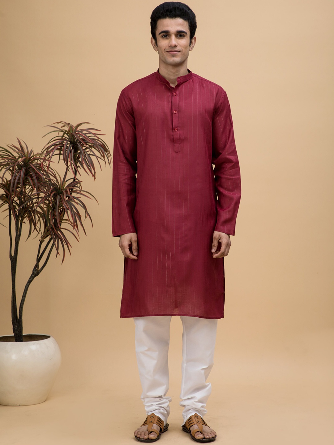 

NEUDIS Men Striped Mandarin Collar Straight Kurta with Churidar, Maroon