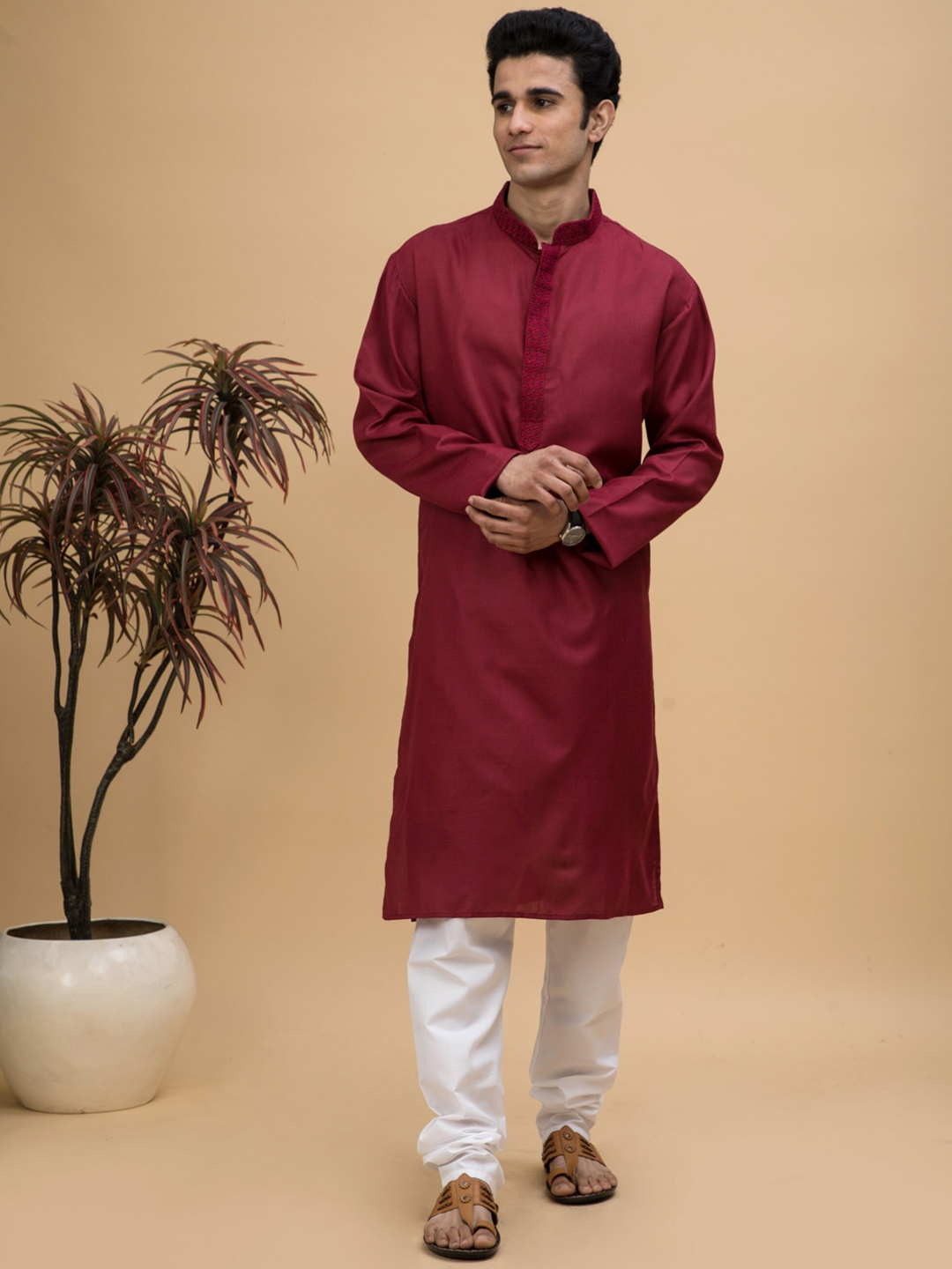 

NEUDIS Men Mandarin Collar Pure Cotton Kurta with Churidar, Maroon