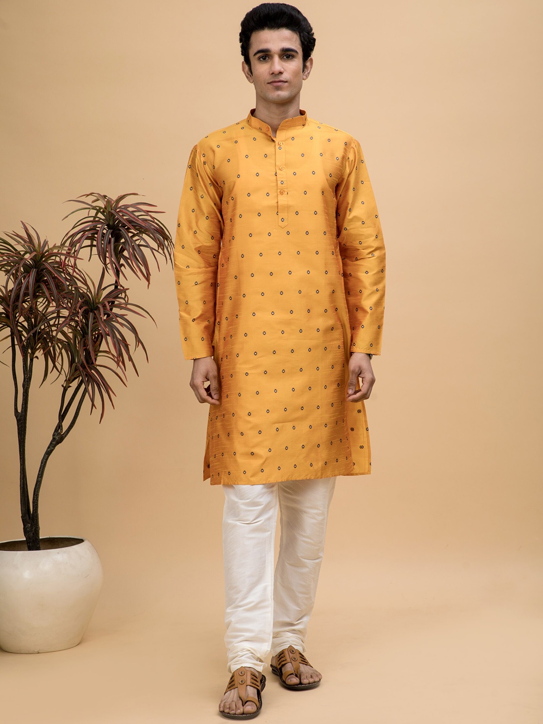 

NEUDIS Men Printed Mandarin Collar Kurta with Churidar, Yellow