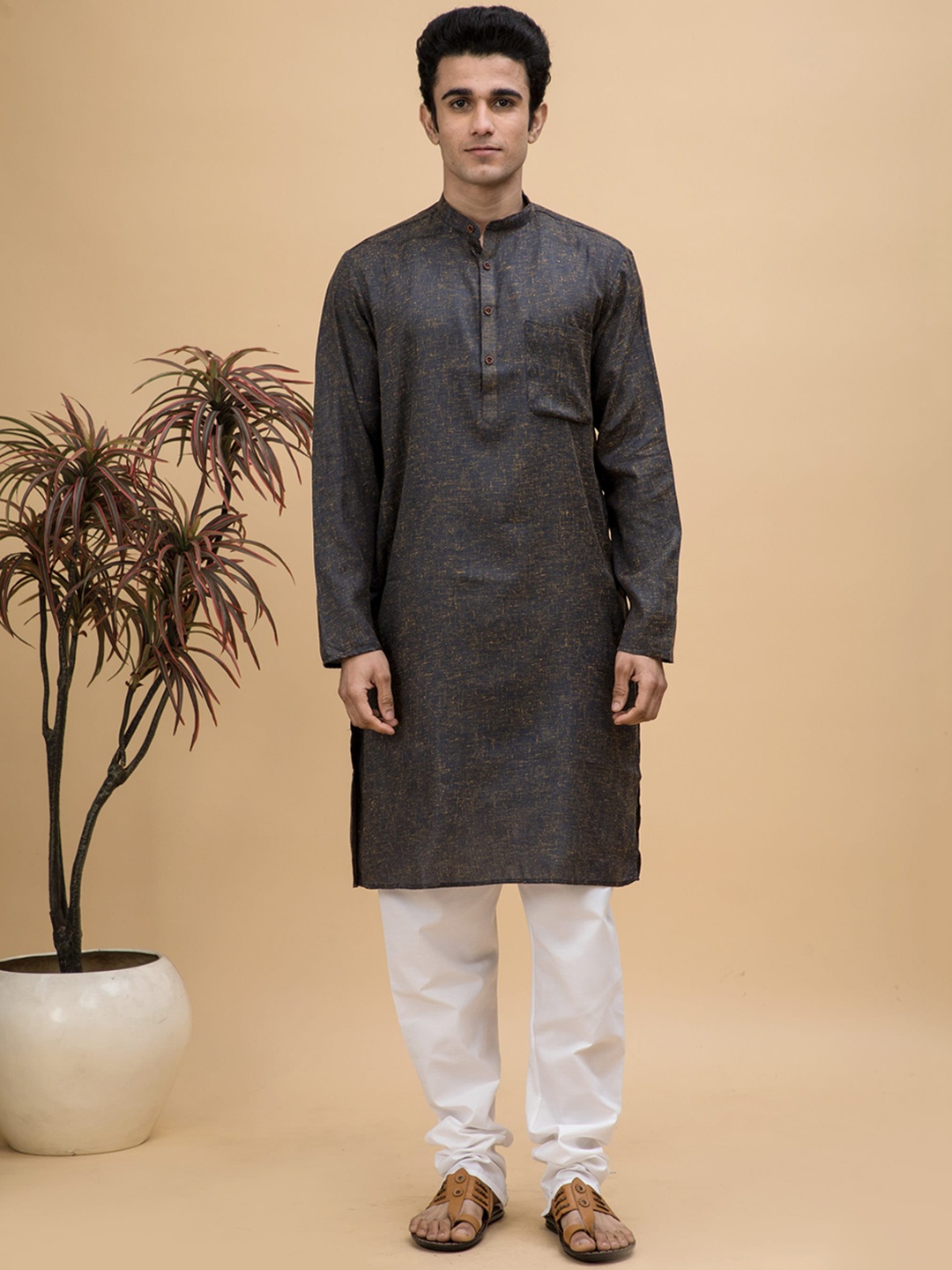 

NEUDIS Men Mandarin Collar Kurta with Churidar, Black