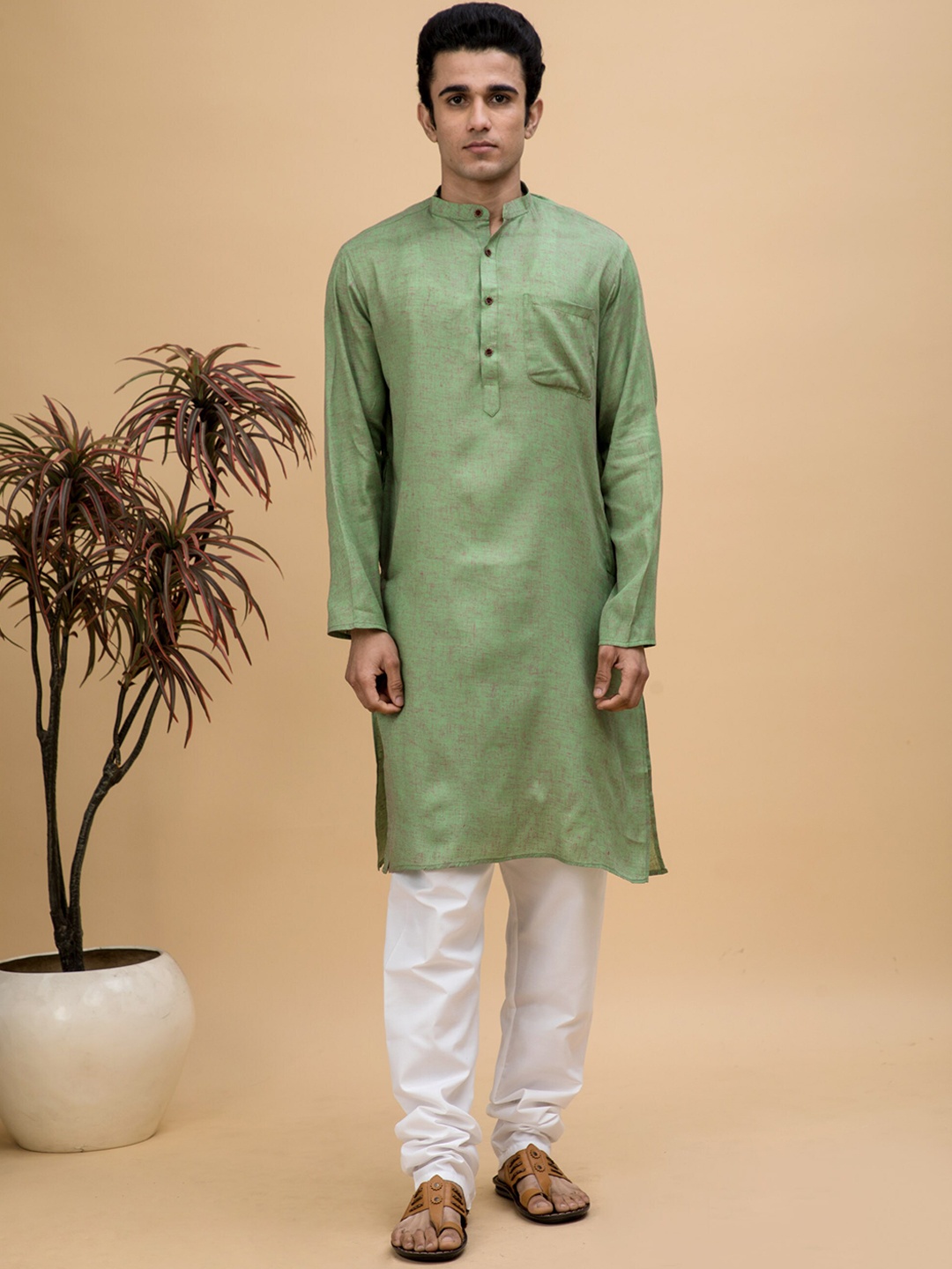 

NEUDIS Men Woven design Kurta with Churidar, Green
