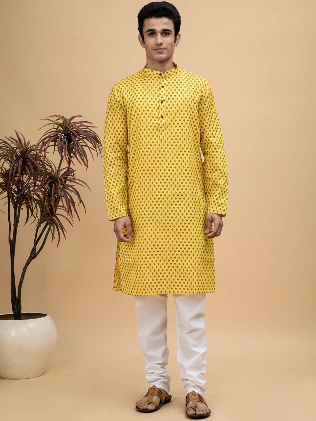 

NEUDIS Men Ethnic Motifs Printed Pure Cotton Kurta With Churidar, Yellow