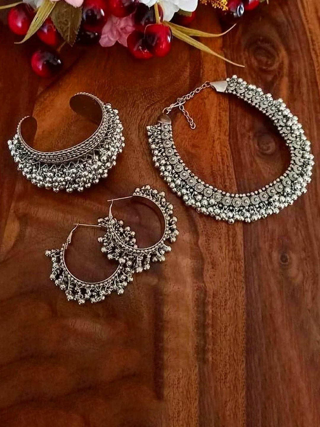 

Krelin Brass-Plated Oxidized Stone Studded & Beaded Jewellery Set, Silver