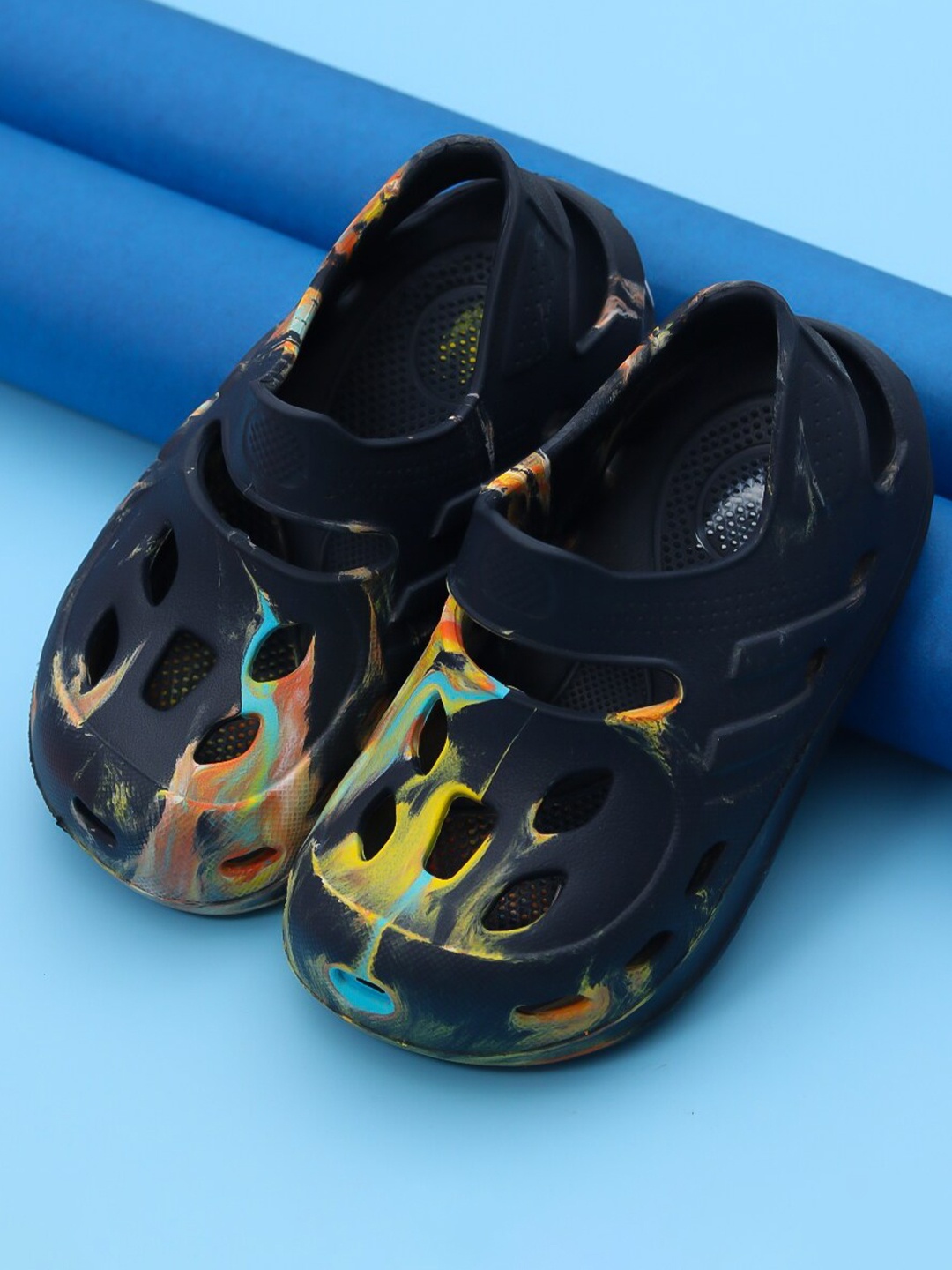 

Yellow Bee Boys Slip On Clogs, Blue