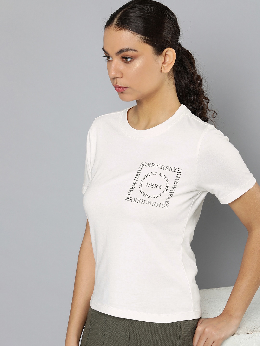 

ether Women Typography Printed Slim Fit T-shirt, Off white