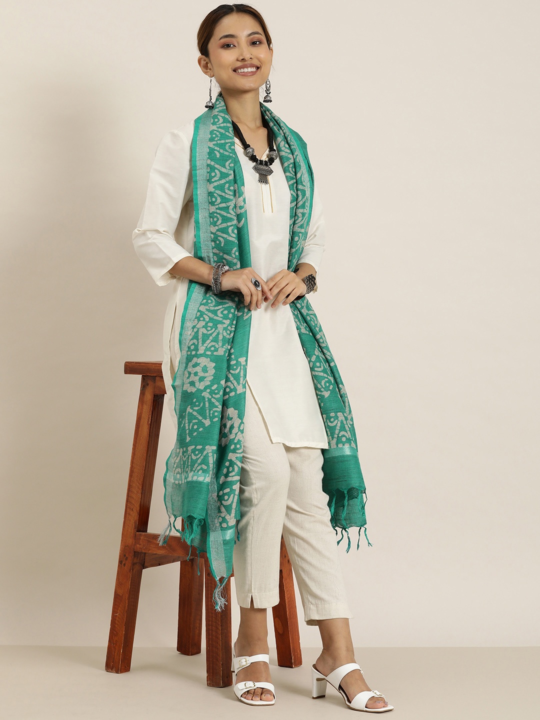 

Taavi Ethnic Motifs Dyed Pure Cotton Batik Bhagalpuri Handloom Dupatta, Green