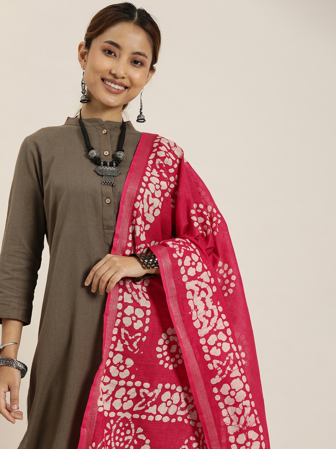 

Taavi Ethnic Motifs Dyed Pure Cotton Batik Bhagalpuri Handloom Dupatta, Pink