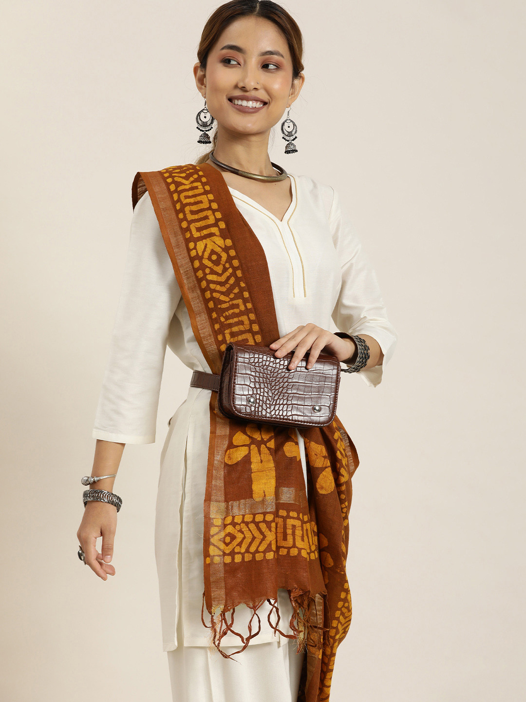 

Taavi Ethnic Motifs Dyed Pure Cotton Batik Bhagalpuri Handloom Dupatta, Brown