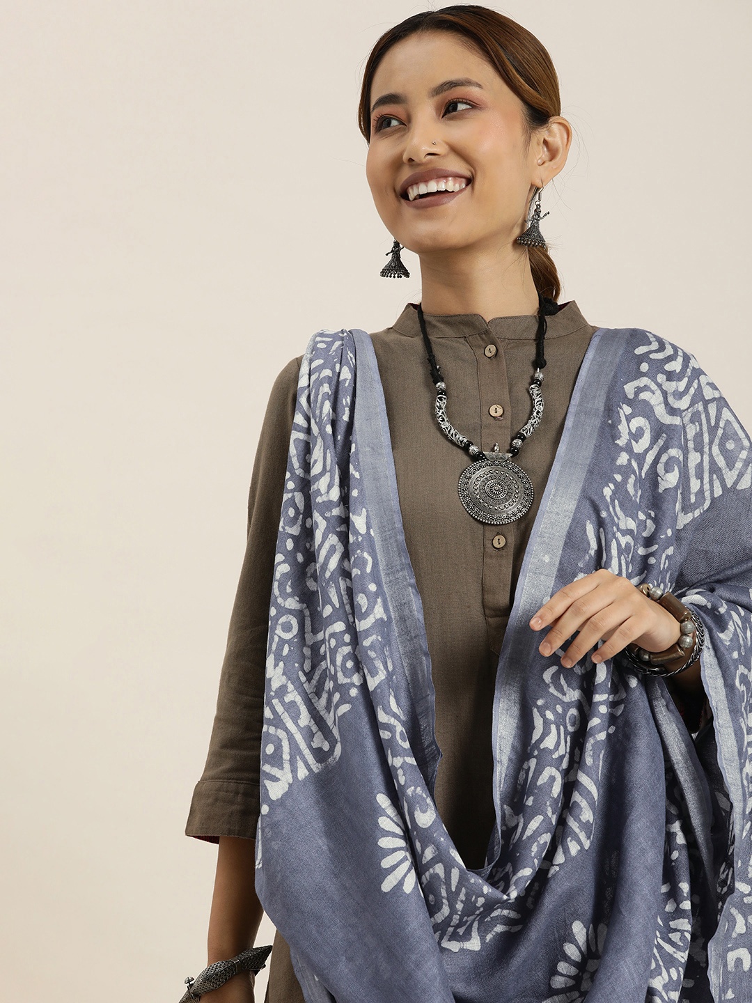 

Taavi Ethnic Motifs Dyed Pure Cotton Batik Bhagalpuri Handloom Dupatta, Grey