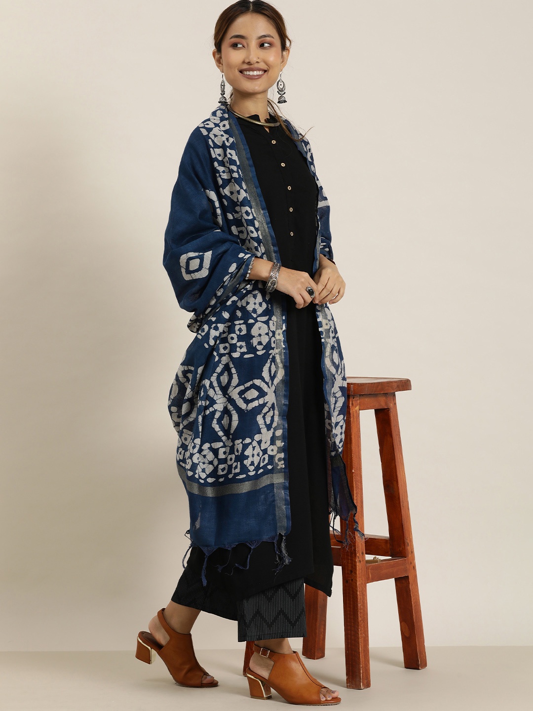 

Taavi Ethnic Motifs Dyed Pure Cotton Batik Bhagalpuri Handloom Dupatta, Blue
